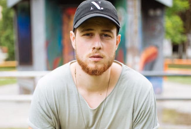 Starting conversations in gay chat